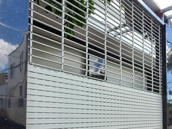Cửa cuốn mắc võng inox mẫu 02