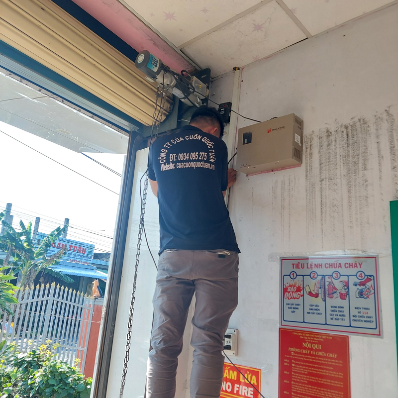 Bình lưu điện cửa cuốn